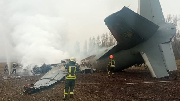 Rusové sestřelili ukrajinské vojenské letadlo, pět mrtvých